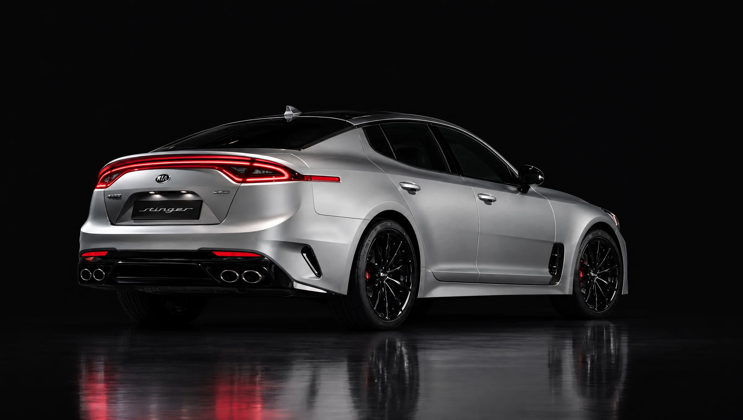Kia Stinger Tribute Edition, rear three-quarter view
